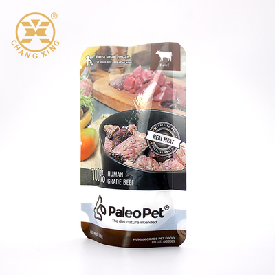 El alimento para animales que empaqueta la bolsa PREPARADA se levanta la bolsa de retortas